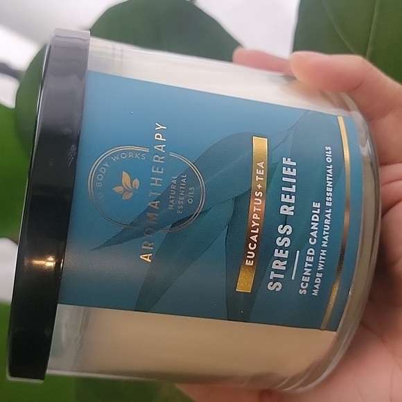Bath & Body Works Eucalyptus Tea Stress Relief Candle - Black Lid - Picture 1 of 4